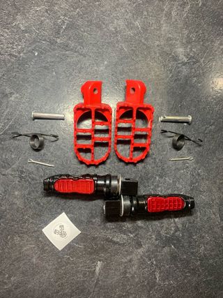 Estriberas delanteras y traseras moto NUEVAS