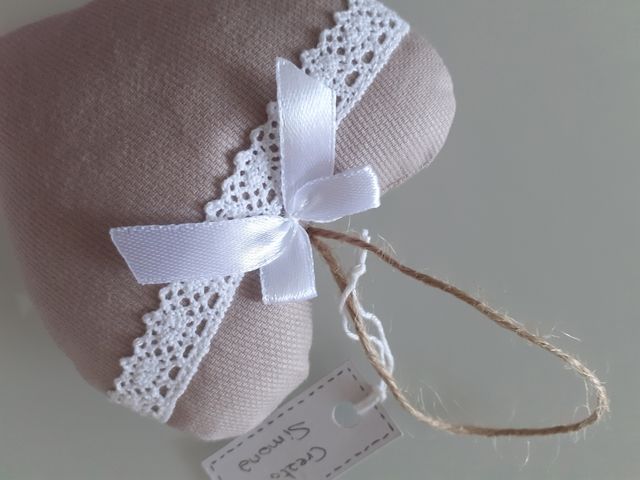 Cuore shabby decorazione beige con pizzo