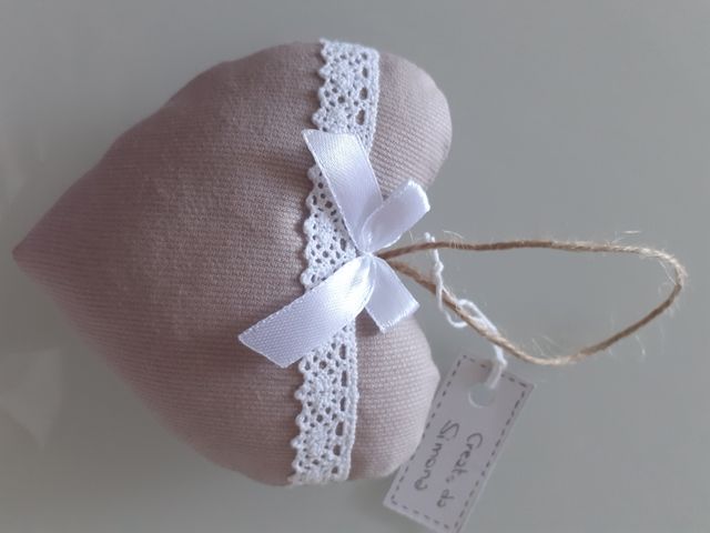 Cuore shabby decorazione beige con pizzo