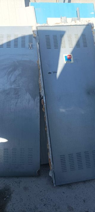 Puertas metálicas trastero