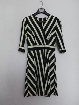 Vestido a rayas negro y blanco