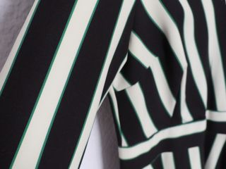 Vestido a rayas negro y blanco