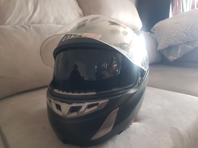 Casco ls2 delta