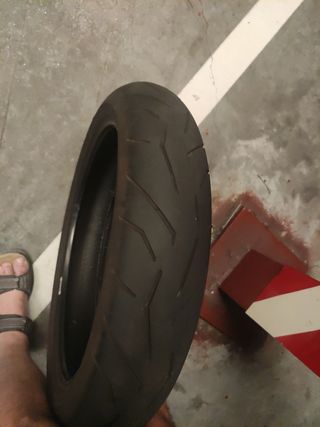Neumatico delantero 120/70 r17