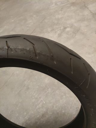 Neumatico delantero 120/70 r17