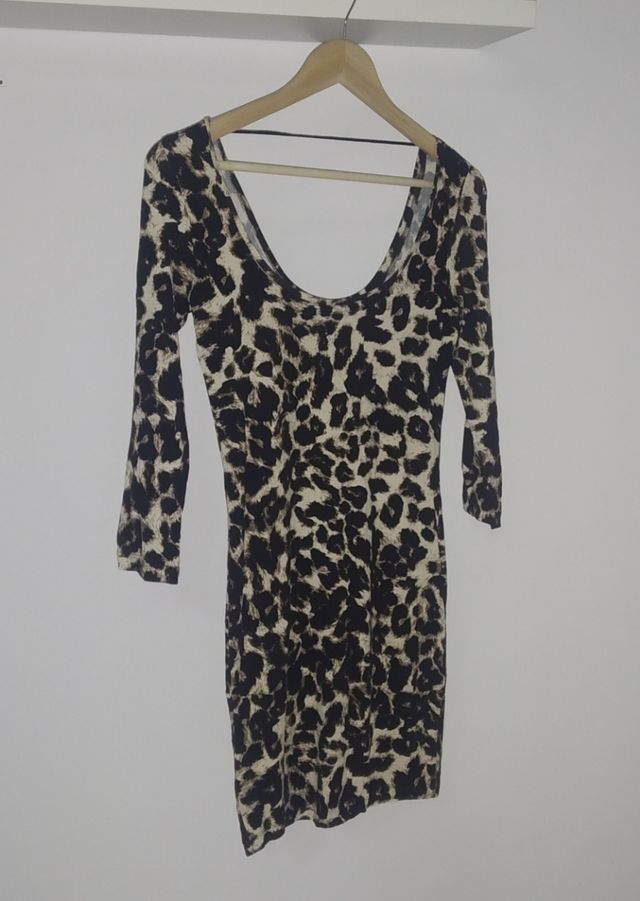 Vestido animal print. De Bershka.