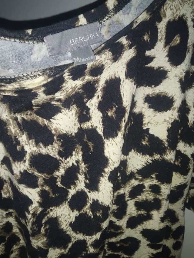 Vestido animal print. De Bershka.
