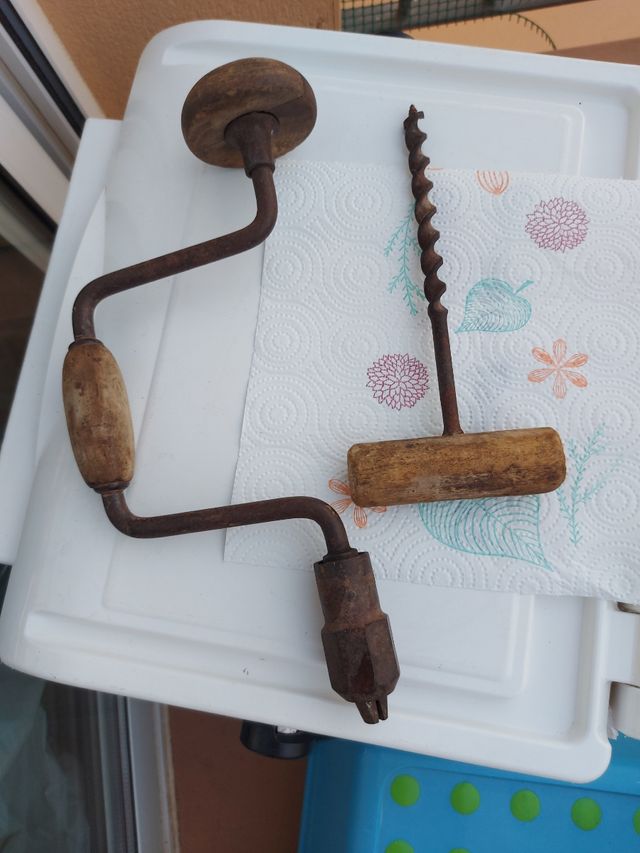 Taladro y barrena antiguas