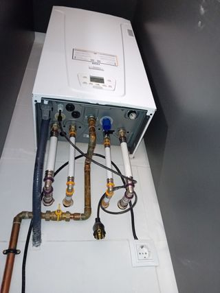 Servicio Técnico de Electricidad y Fontanería.