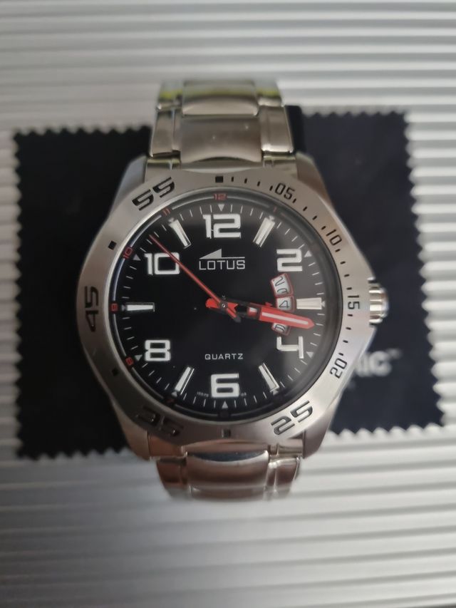 Reloj Lotus