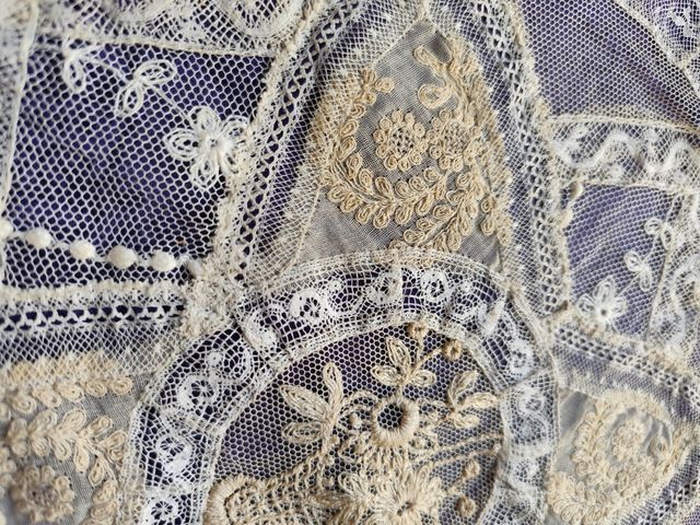 Paño antiguo de encaje bordado a mano
