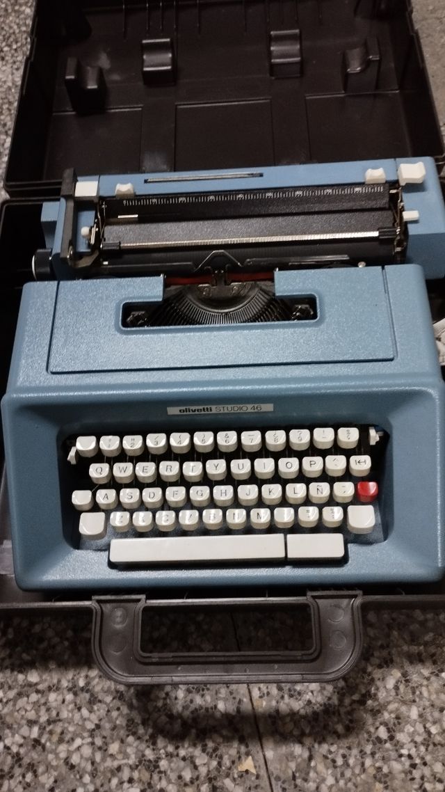 Máquina escribir olivetti 46