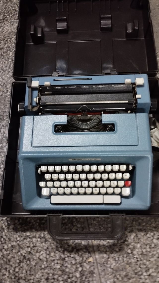 Máquina escribir olivetti 46