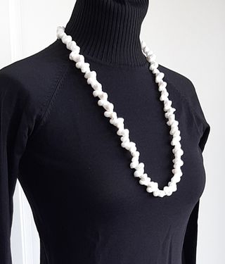 Collar de Caracolas de Porcelana 