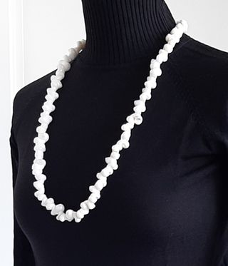 Collar de Caracolas de Porcelana 