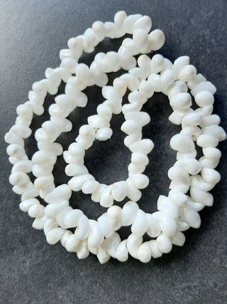 Collar de Caracolas de Porcelana 