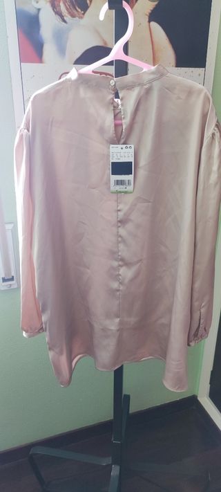 Camisa dorada Brillo satén Mango