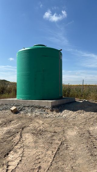 Depósito de poliéster reforzado