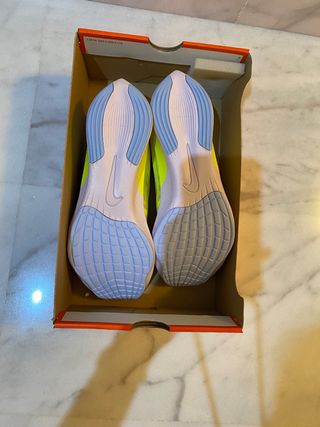 Zapatillas Nike Zoom Fly 4 blancas, talla 40