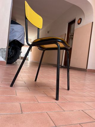 Sedia formica Gialla vintage Design struttura nera
