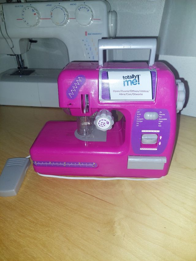 Maquina de coser de juguete