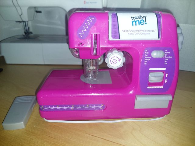 Maquina de coser de juguete