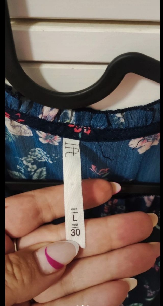 Blusa azul floreada Lefties 