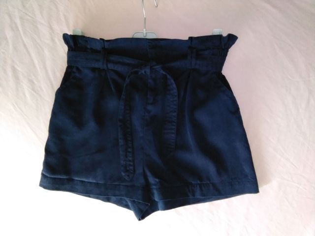 Short azul marino de Bershka 