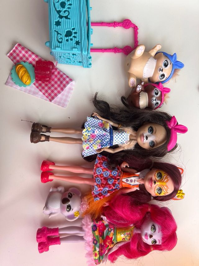 Muñecas echantimals