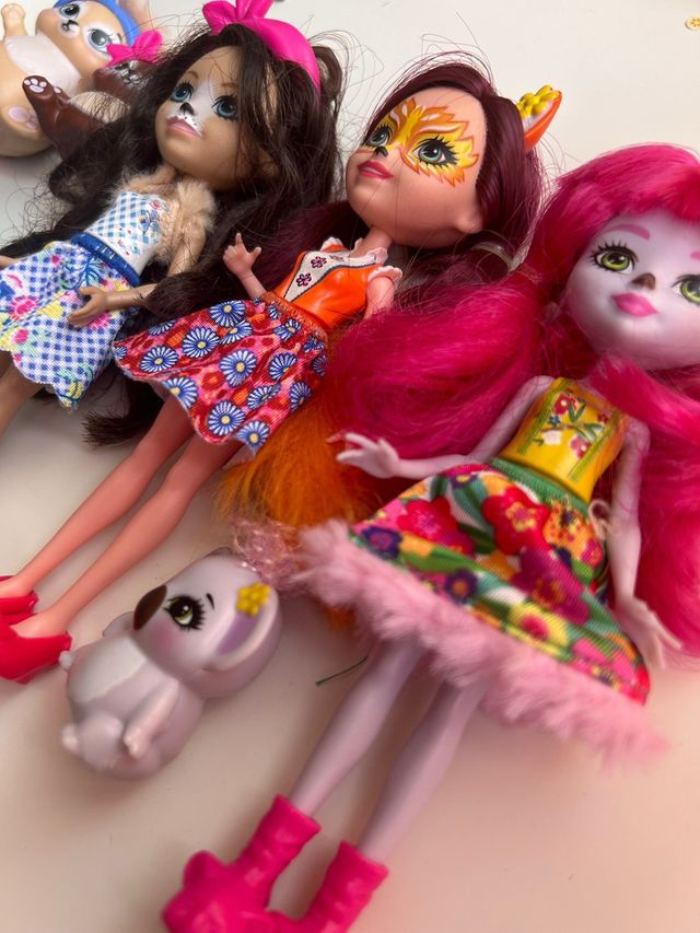 Muñecas echantimals