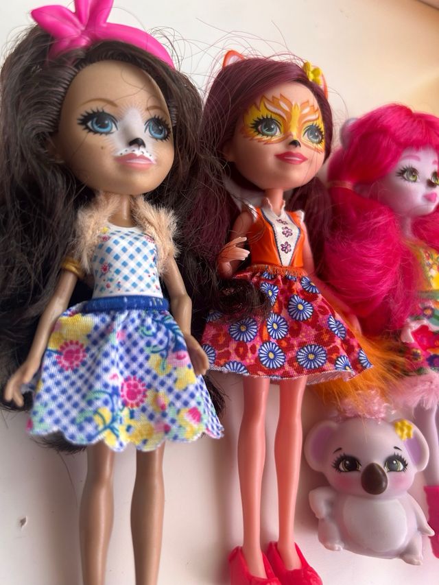 Muñecas echantimals