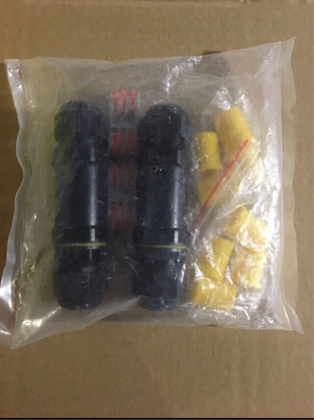 Caja de conexión eléctrica exterior impermeable