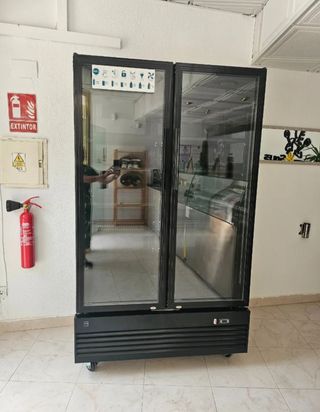 Nevera expositora dos puertas