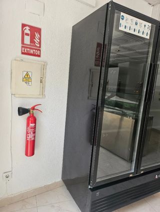 Nevera expositora dos puertas