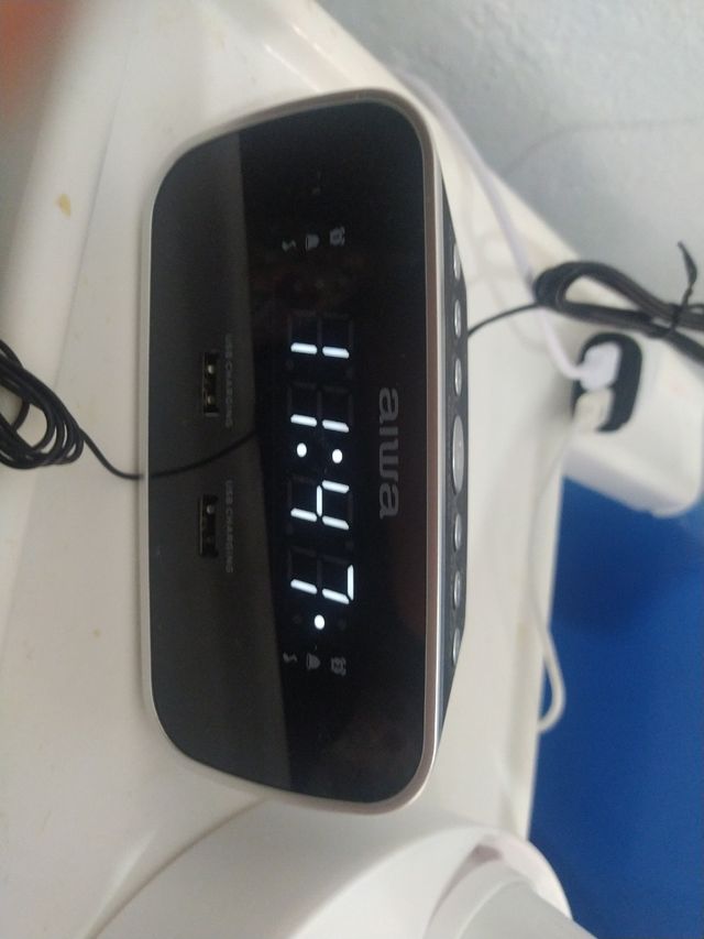 Reloj despertador aiwa