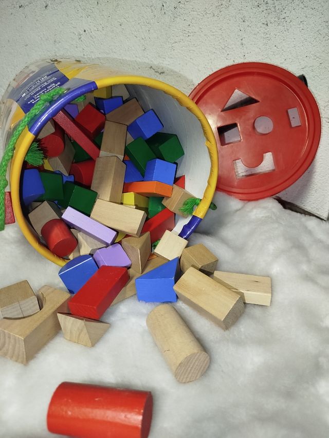 Piezas de madera. 200 piezas