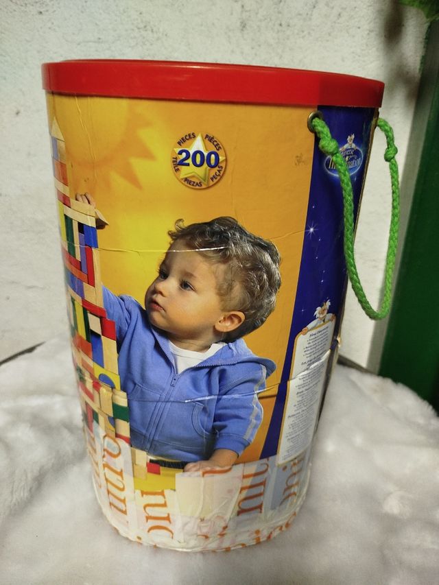 Piezas de madera. 200 piezas