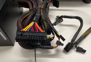 Fuente de alimentación Corsair VS550