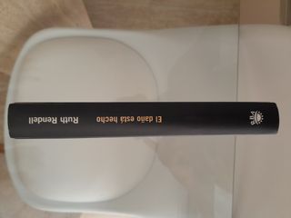 Libro de novela negra e intriga