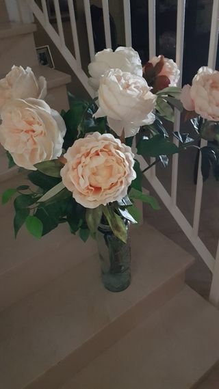 Ramo peonias  tela en jarrón de cristal