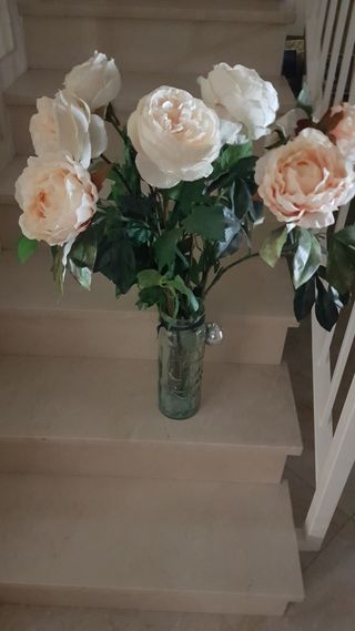 Ramo peonias  tela en jarrón de cristal