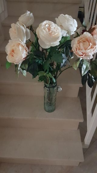 Ramo peonias  tela en jarrón de cristal