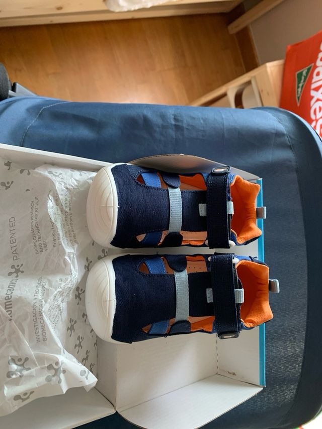 Sandalias biomecánics nuevas T.24