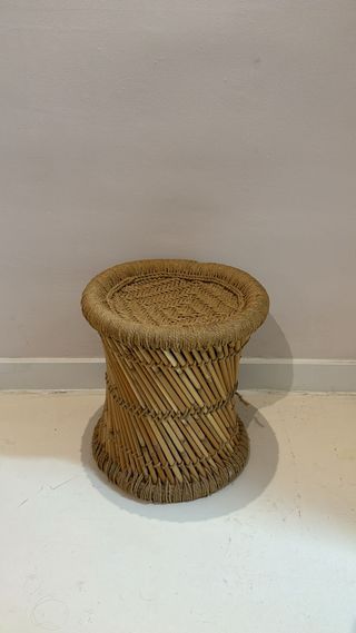 Taburete de bamboo y mimbre indio