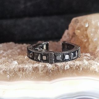 anillo de plata de espinela negra