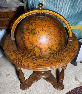 Portabevande mappamondo a carrello