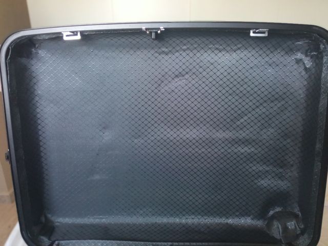 Maleta mediana rígida