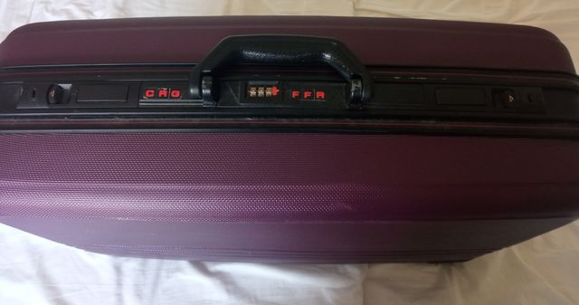 Maleta mediana rígida