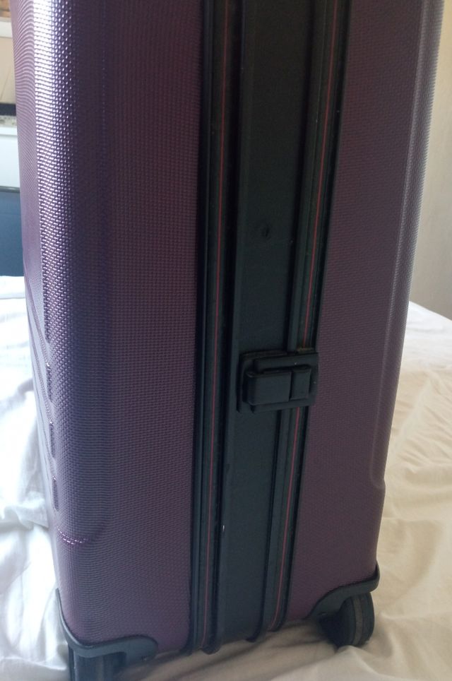 Maleta mediana rígida