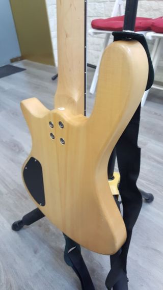 Bajo Washburn + ampli Kustom